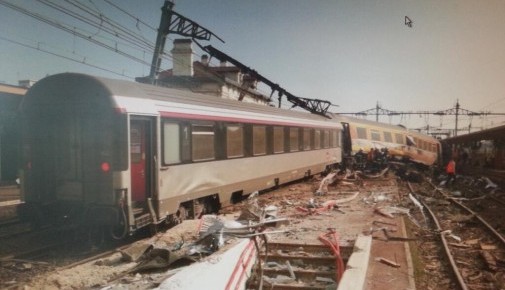 7763088419_le-deraillement-d-un-train-dans-une-gare-de-l-essonne-a-bretigny-sur-orge-a-fait-au-moins-six-ou-sept-morts